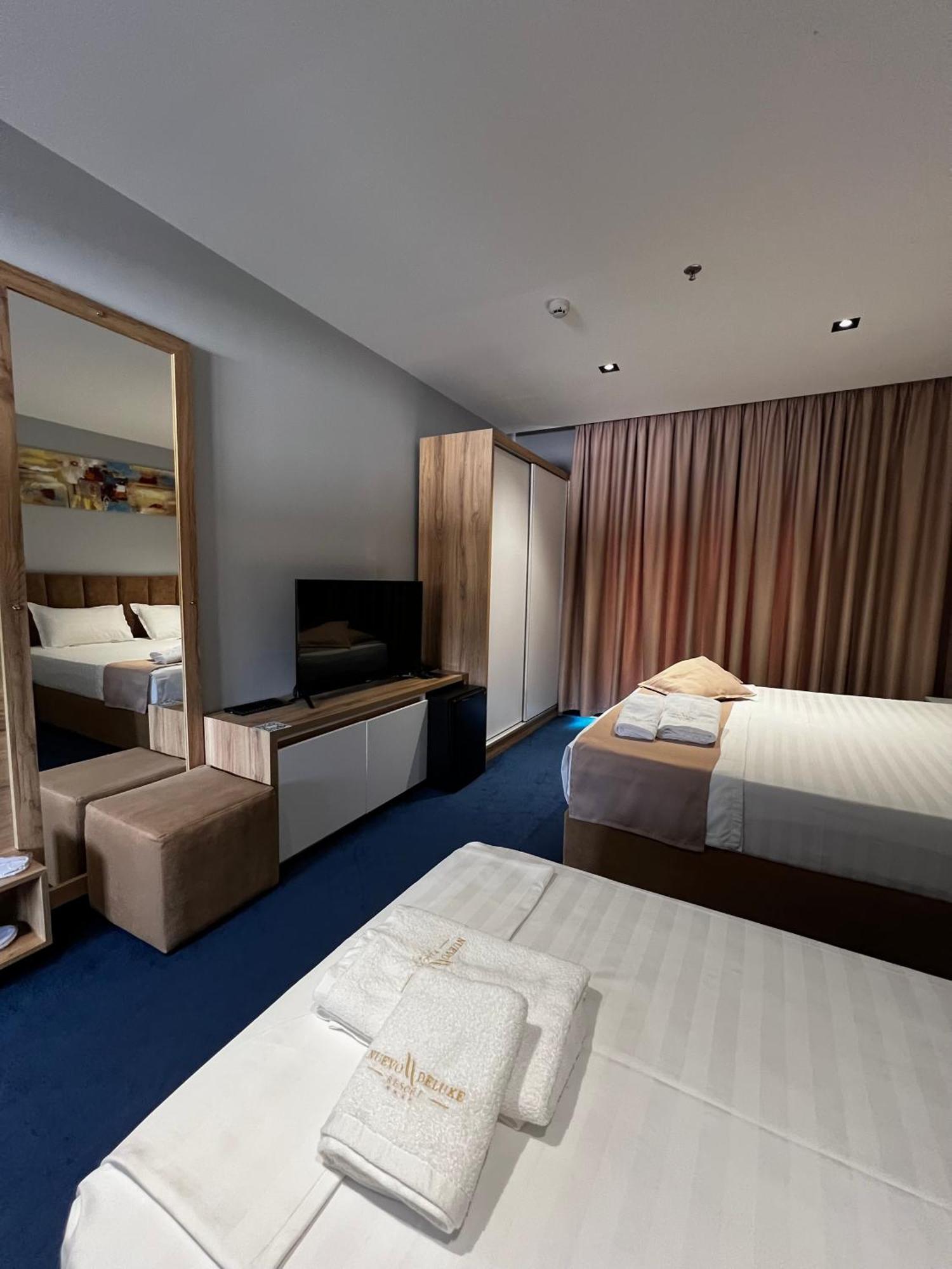Nuevo Deluxe Hotel Shengjin Exterior photo