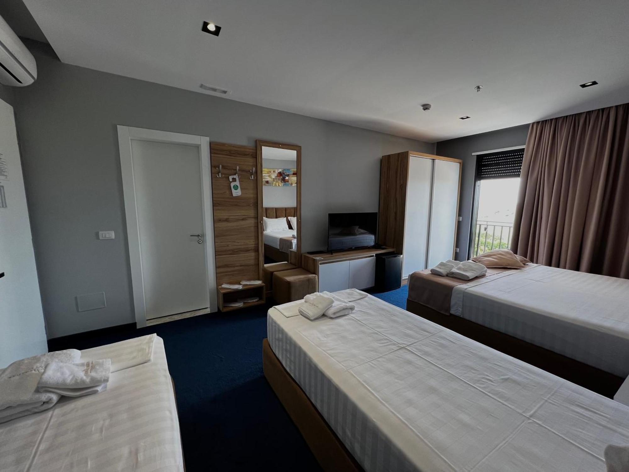 Nuevo Deluxe Hotel Shengjin Exterior photo